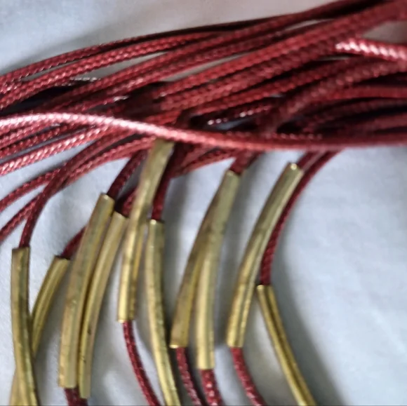 Dark red necklace with gold detail. - Picture 2 of 2